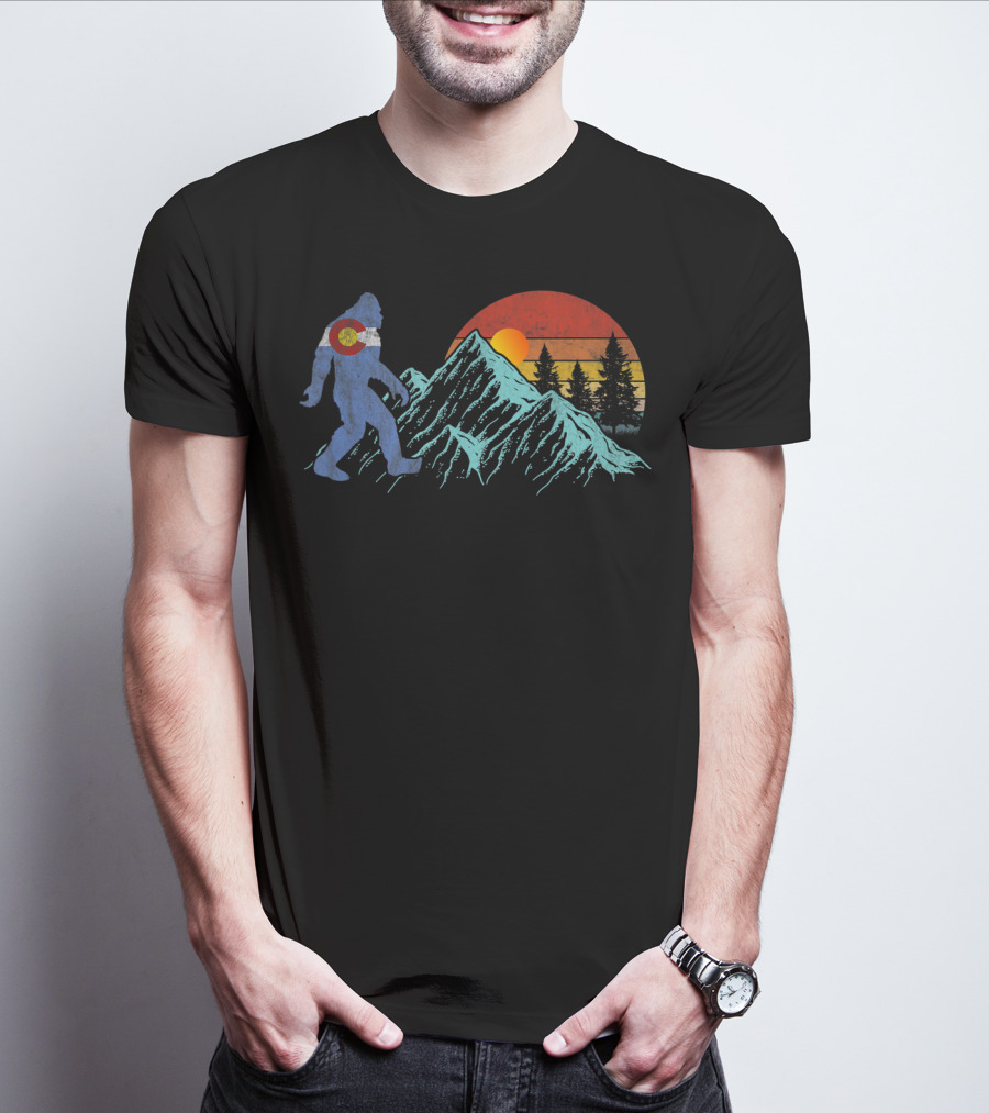 Bigfoot Colorado Flag Retro Sun Mountains And Trees T-Shirt