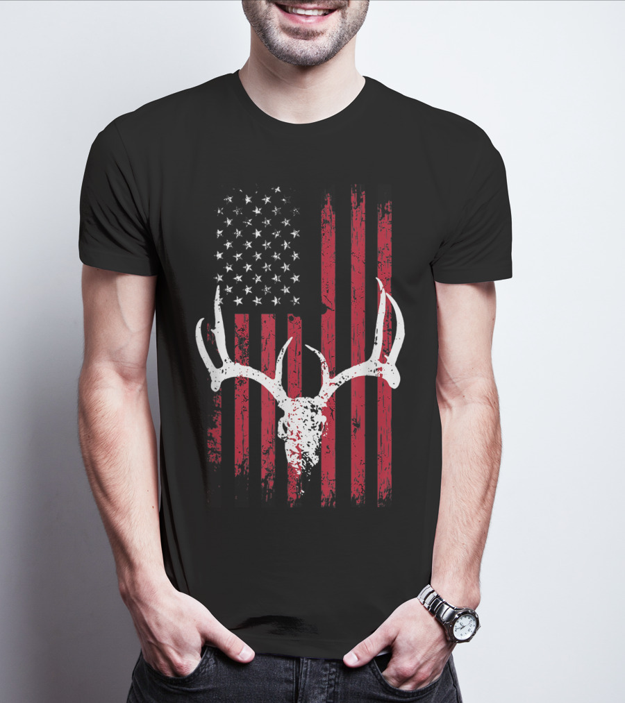 Vintage Deer USA Flag Animals Lover Antlers Rustic Patriotic T-Shirt