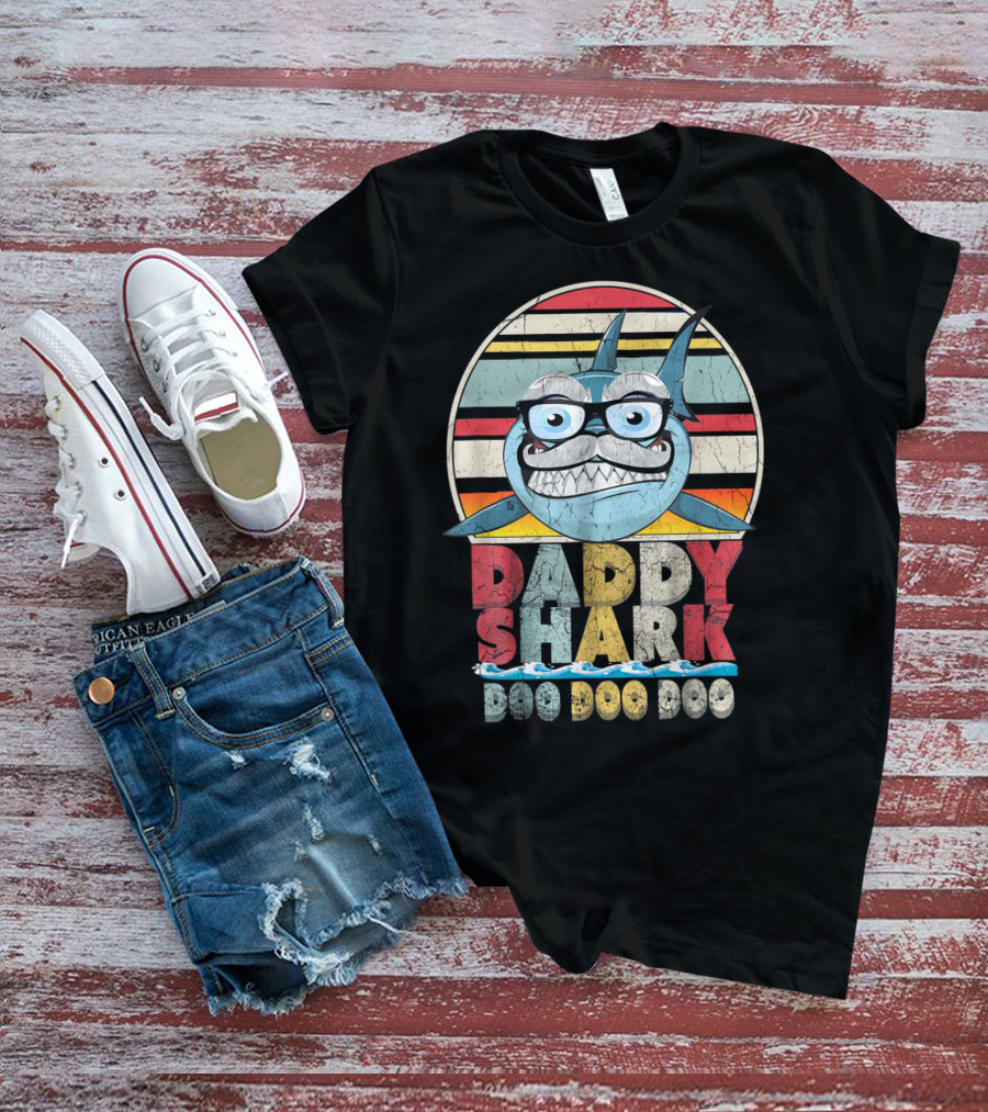 DADDY SHARK DOO DOO DOO Vintage Cute Shark With Glasses T-Shirt