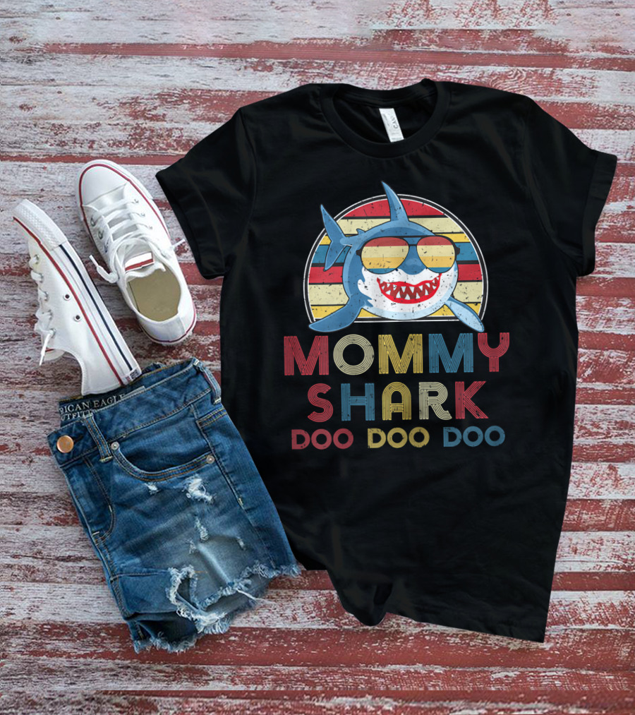 Mommy Shark Doo Doo Doo Retro T-Shirt