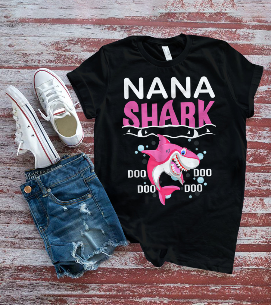 Nana Shark Doo Doo Doo Mothers Pink Shark With Bubbles T-Shirt