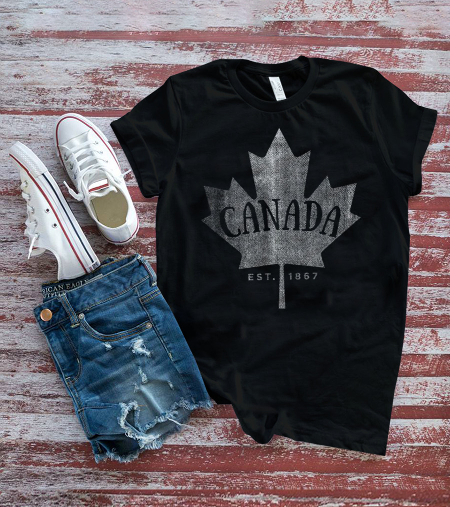 Canada Est 1867 Maple Leaf Emblem T-Shirt