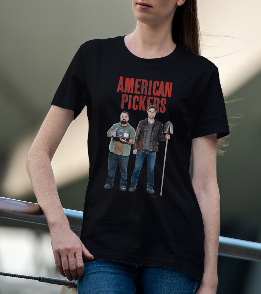 American Pickers Mike Frank Holding Vintage Television And Shovel T-Shirt