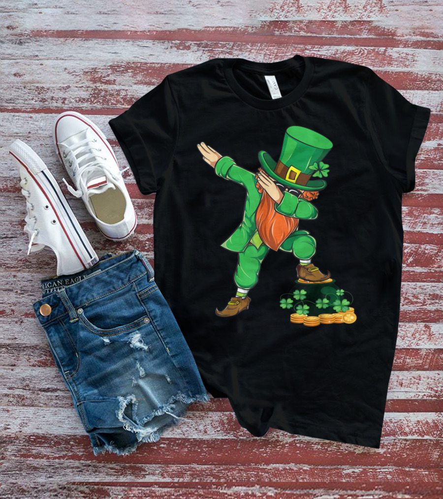 St Patricks Day Dabbing Leprechaun With Shamrocks And Gold Coins T-Shirt