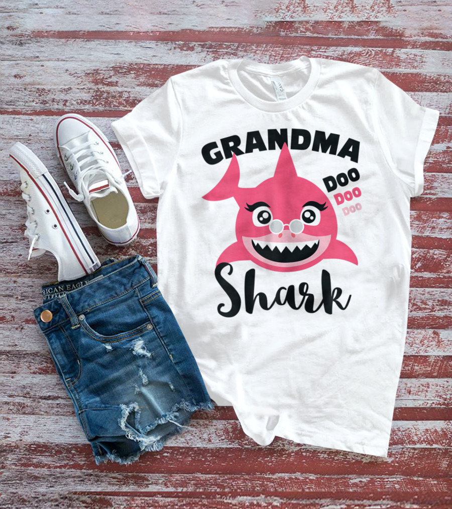 Grandma Shark Doo Doo Doo Pink Shark With Glasses T-Shirt