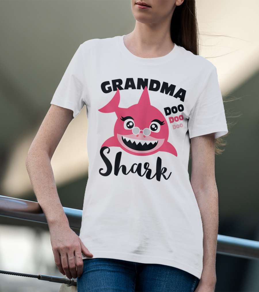 Grandma Shark Doo Doo Doo Pink Shark With Glasses T-Shirt