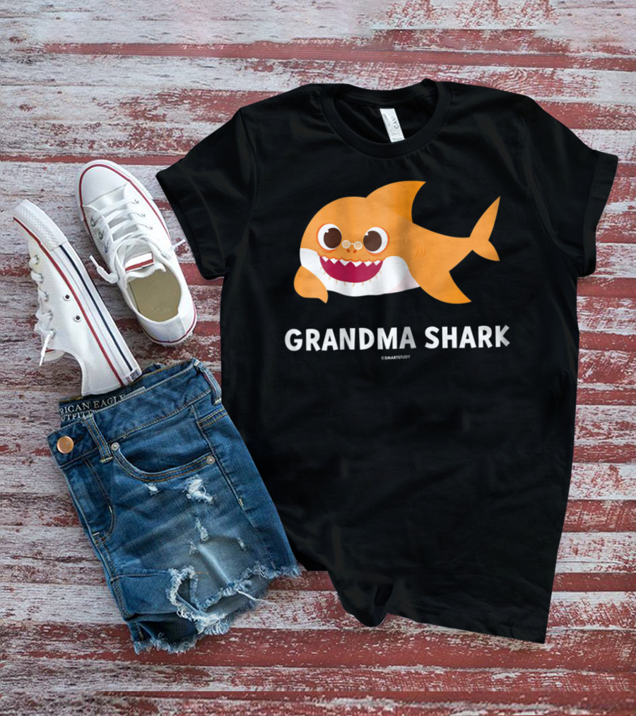 Grandma Shark Pinkfong SmartStudy Official Merchandise T-Shirt