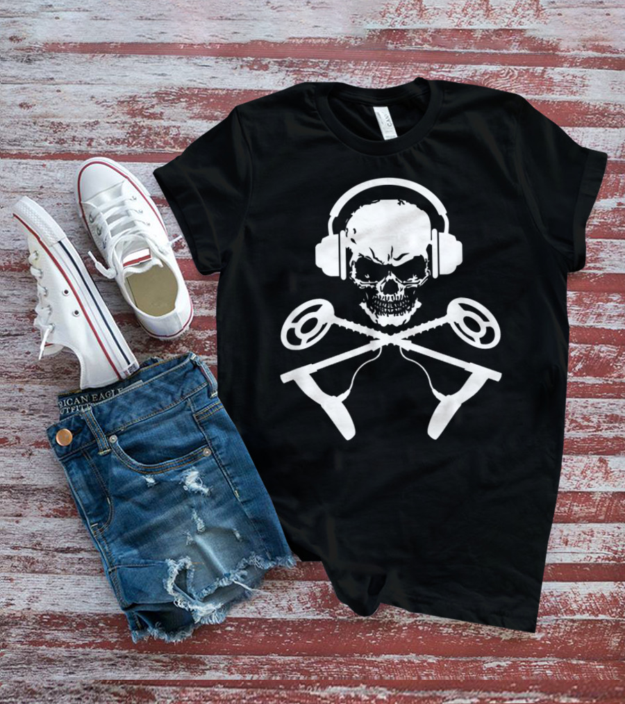 Skull Crossbones Headphones Metal Detecting T-Shirt