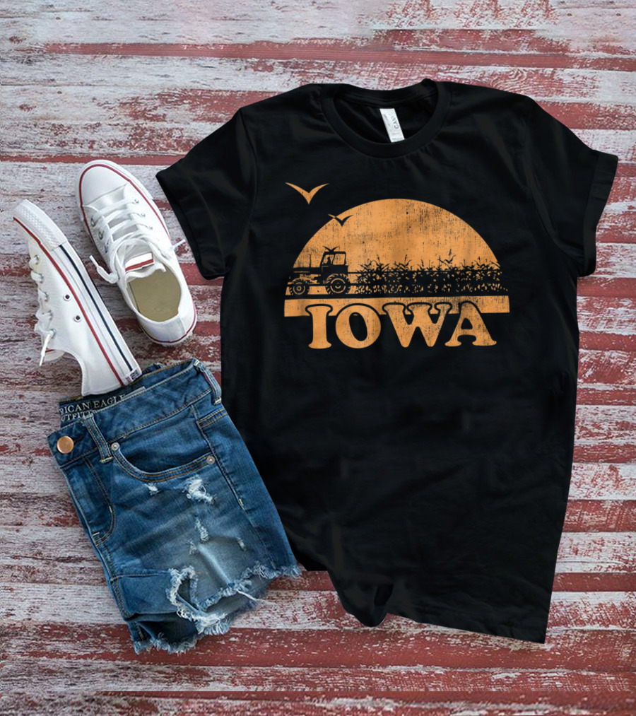 Vintage Iowa 70s 80s Distressed Sunrise Tractor Scene T-Shirt