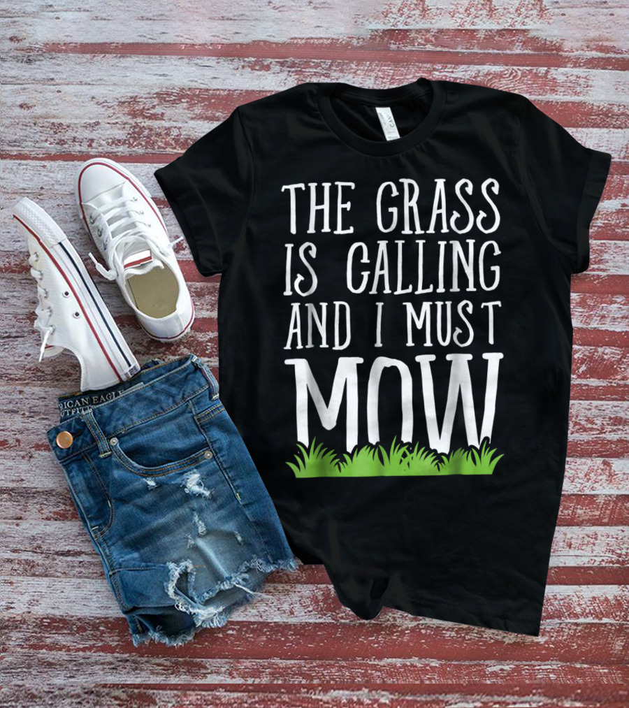 The Grass Is Calling And I Must Mow Lawn With Green Grass Visuals T-Shirt