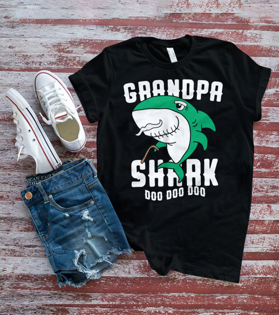 Grandpa Shark Doo Doo Doo Halloween Chr Dad Grandfather T-Shirt