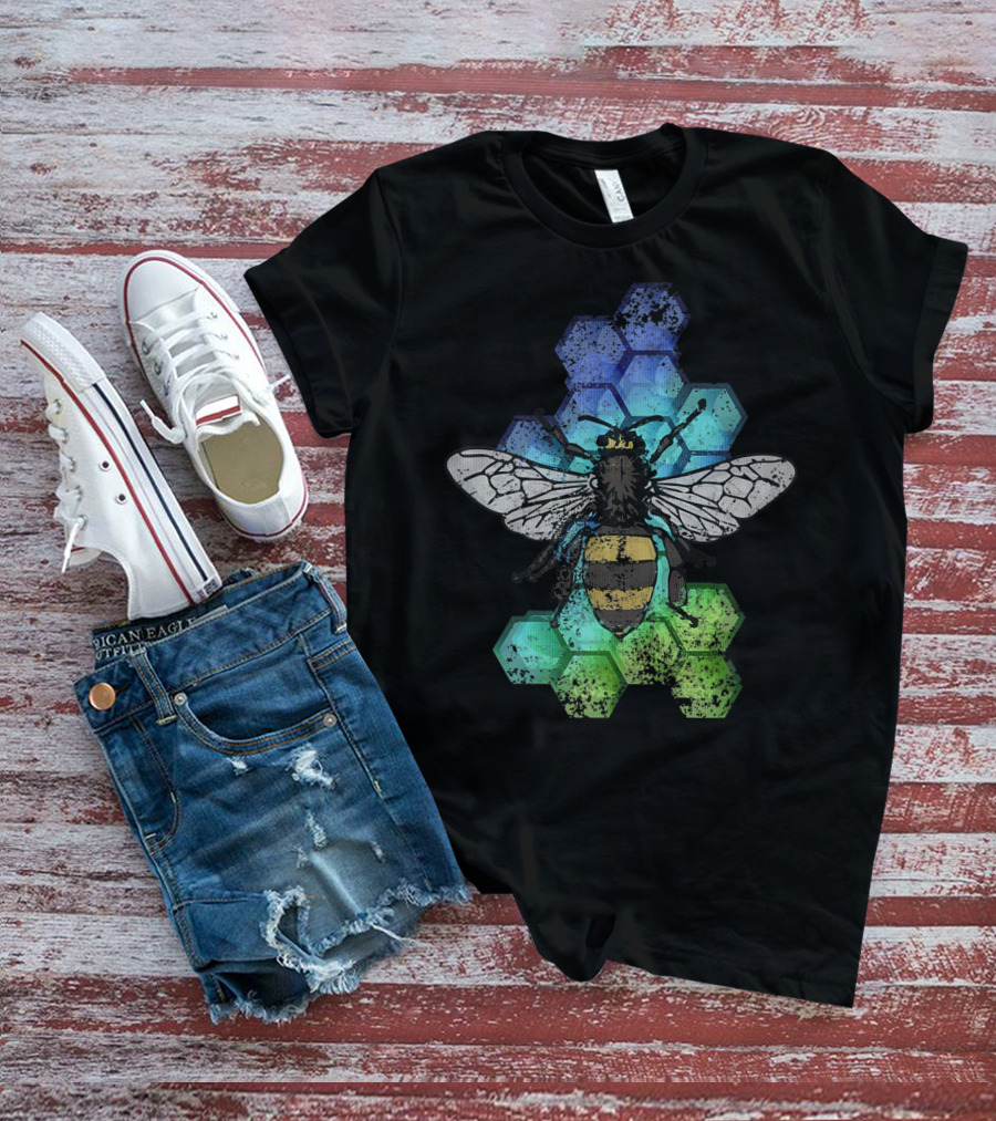 Honey Bee Beekeeping Vintage Naturalist Honeycomb Background T-Shirt