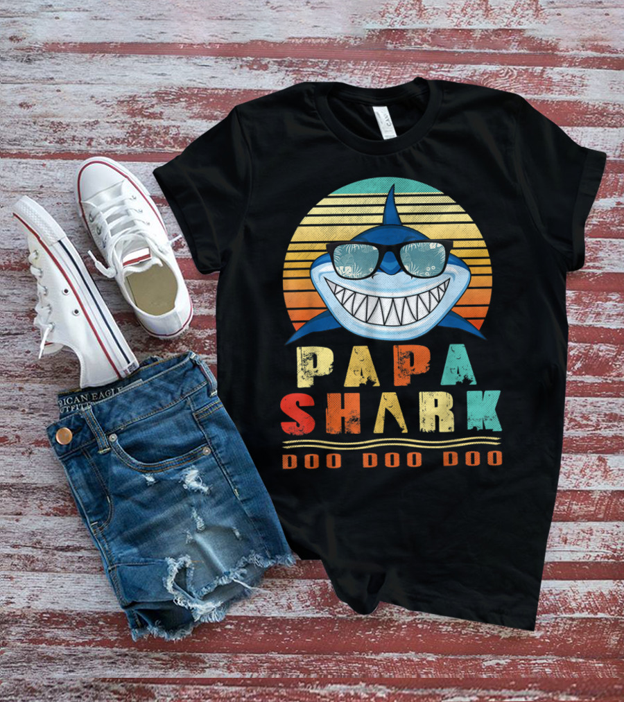 Papa Shark Doo Doo Doo Cool Sunglasses Retro Sunset Vibe T-Shirt