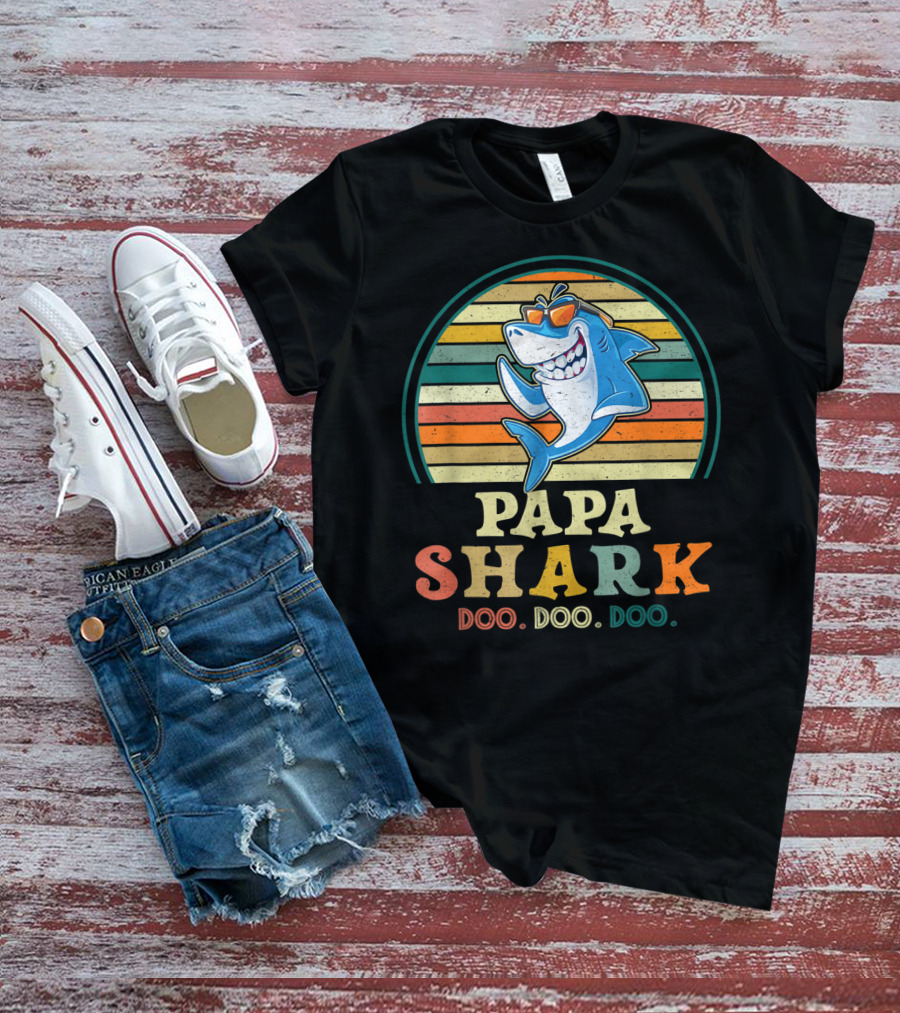 Papa Shark Doo Doo Doo Baby Mommy Funny Retro Stripes T-Shirt