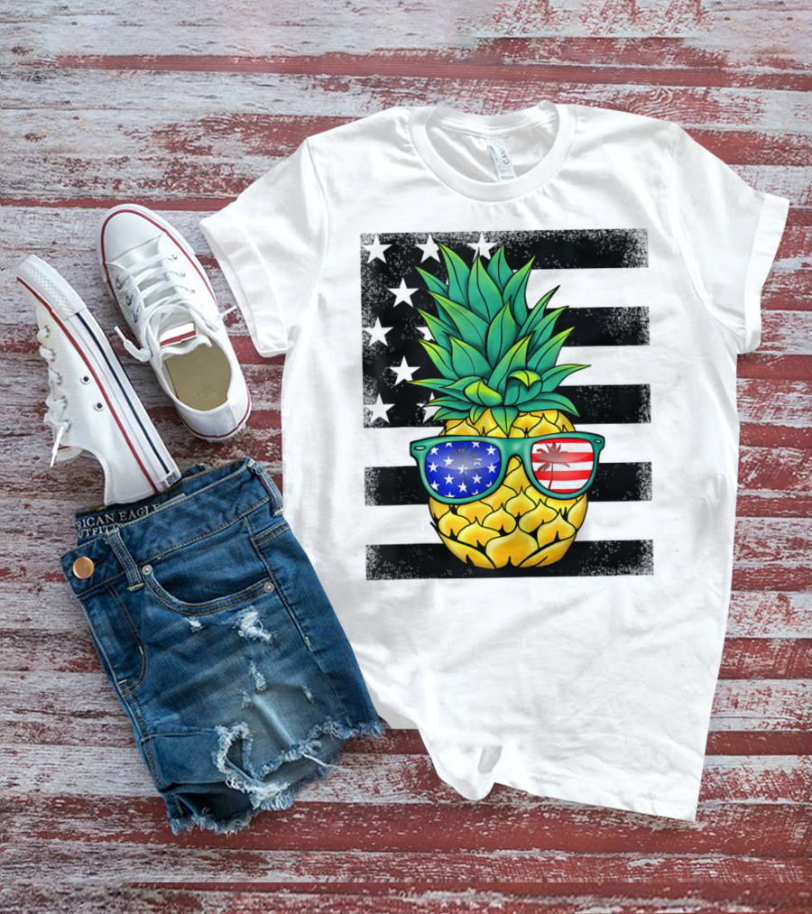 Hawaiian Pineapple With American Flag Sunglasses On Distressed Stars And Stripes Background T-Shirt