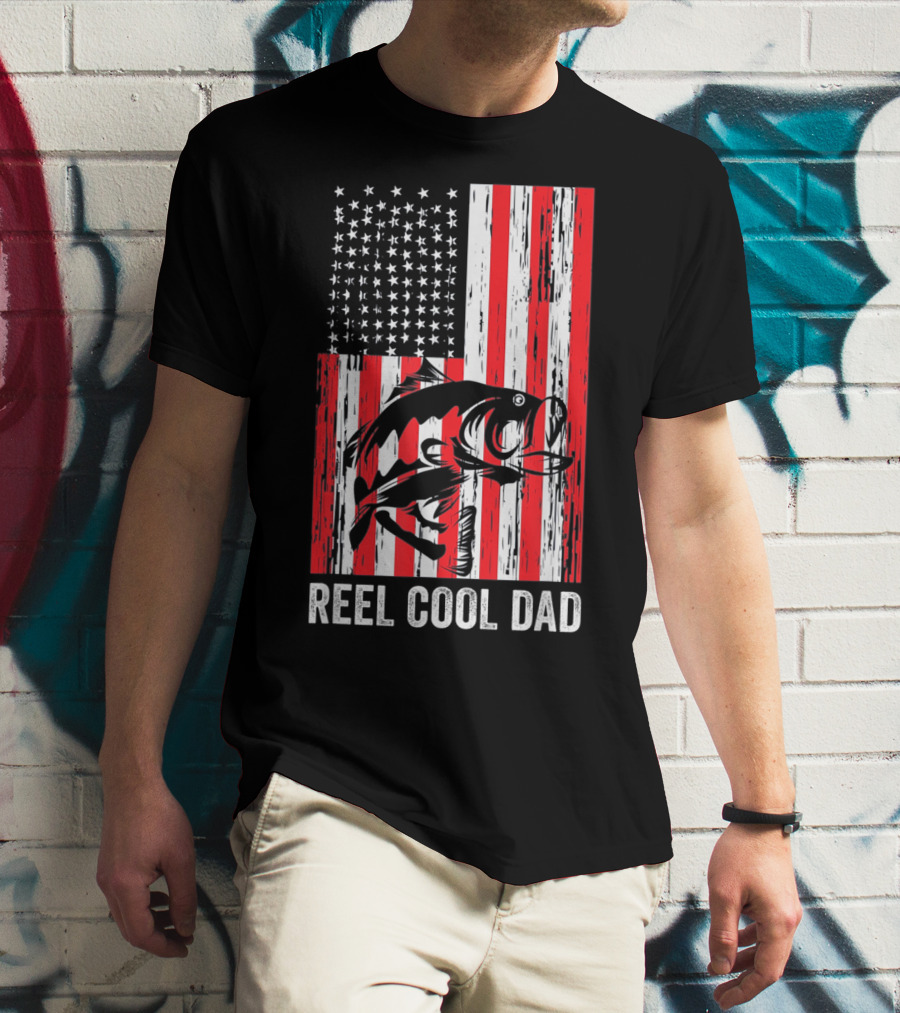 Reel Cool Dad Vintage Fisherman American Flag Father's Day T-Shirt
