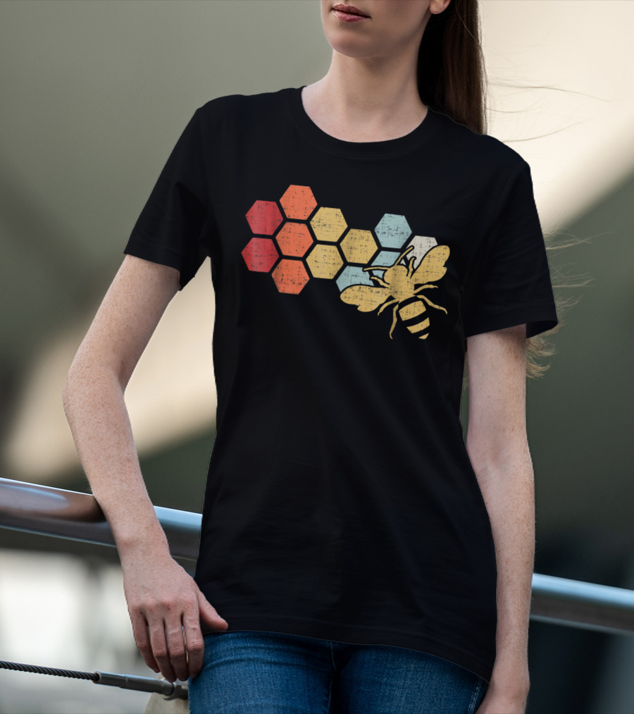 Retro Vintage Honeycomb And Bee Design Beekeeper Beekeeping Honey T-Shirt