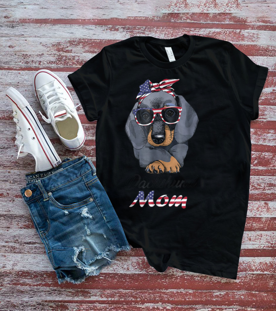 Dachshund Mom Bandana Glasses USA Flag T-Shirt