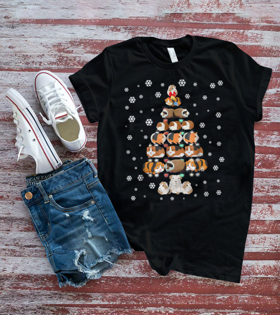 Guinea Pigs Stacked Like Christmas Tree Surrounded By Snowflakes T-Shirt