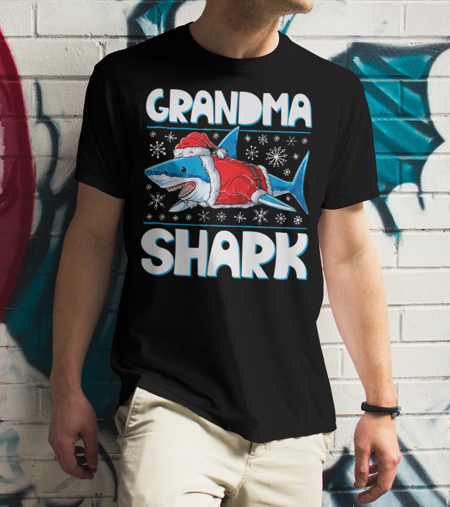 Grandma Shark Santa Christmas Matching Family Snowflakes T-Shirt