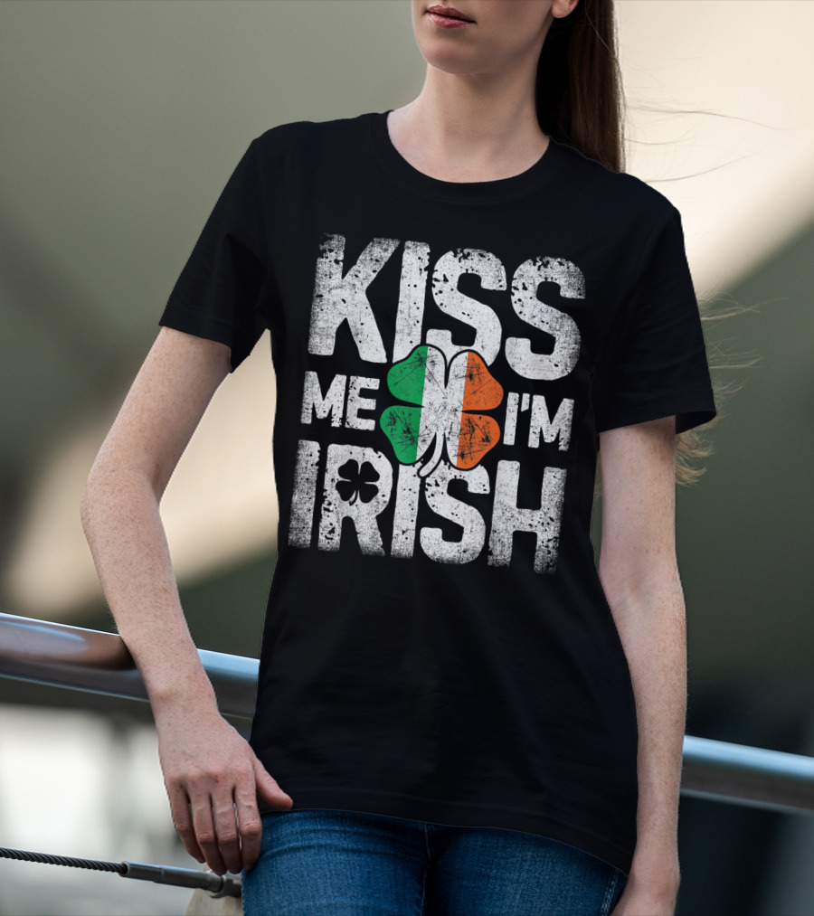 Kiss Me I'm Irish St Patricks Day Men Ireland Shamrock Black T-Shirt