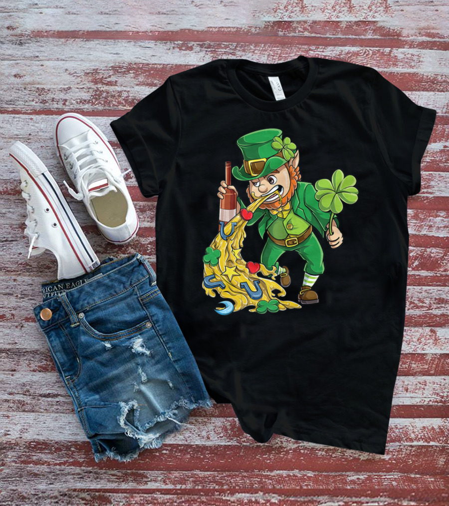 Leprechaun Tossing Lucky Charms St Patrick's Day T-Shirt