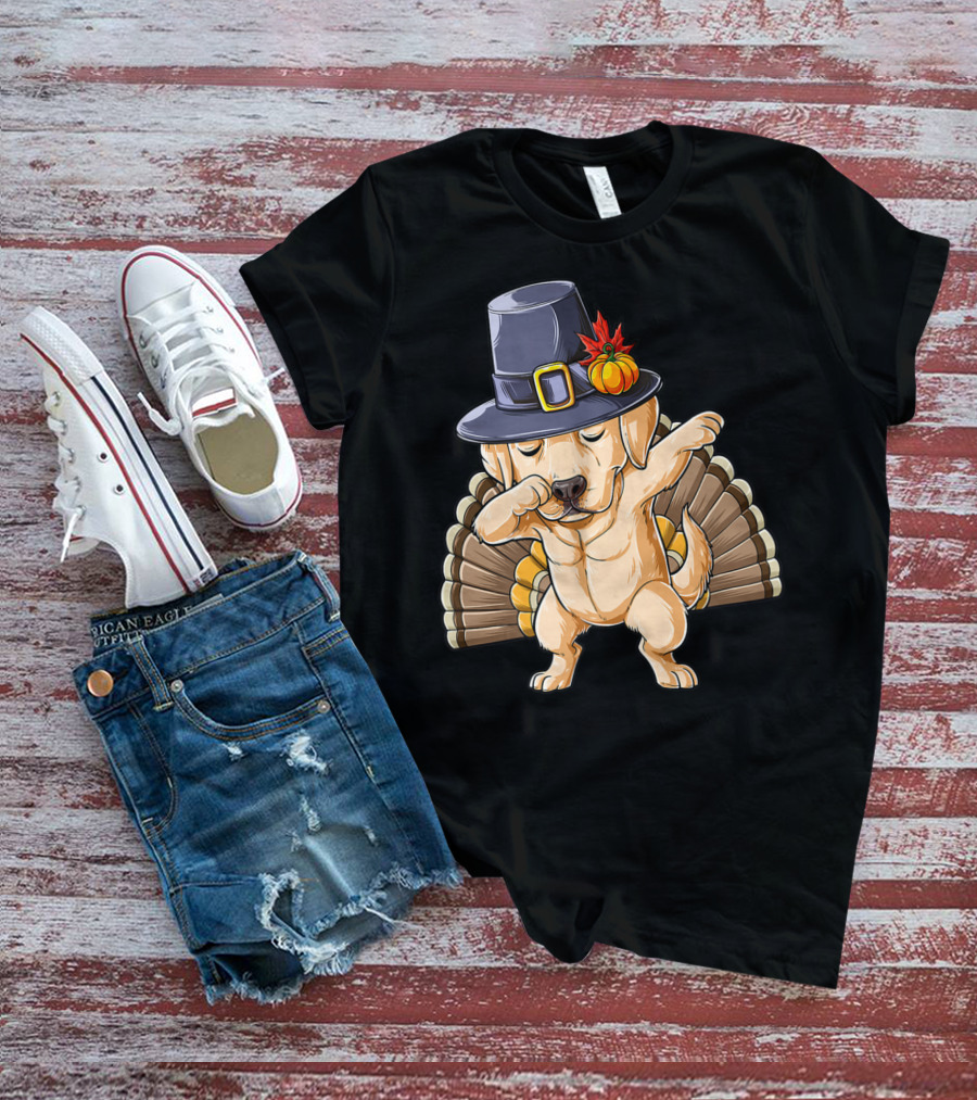 Thanksgiving Dabbing Labrador Wearing Pilgrim Hat With Turkey Tail T-Shirt
