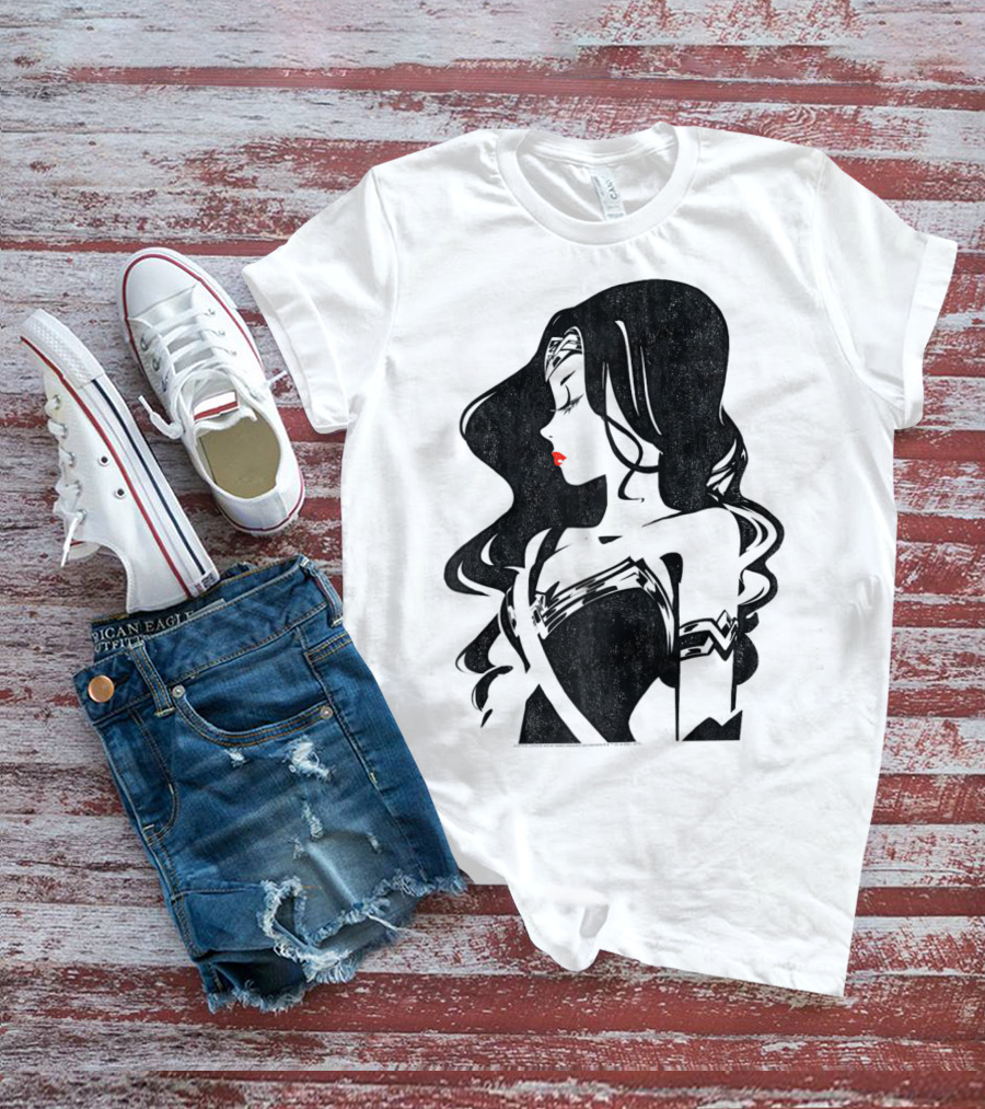 Justice League Wonder Woman Profile Silhouette With Red Lips T-Shirt