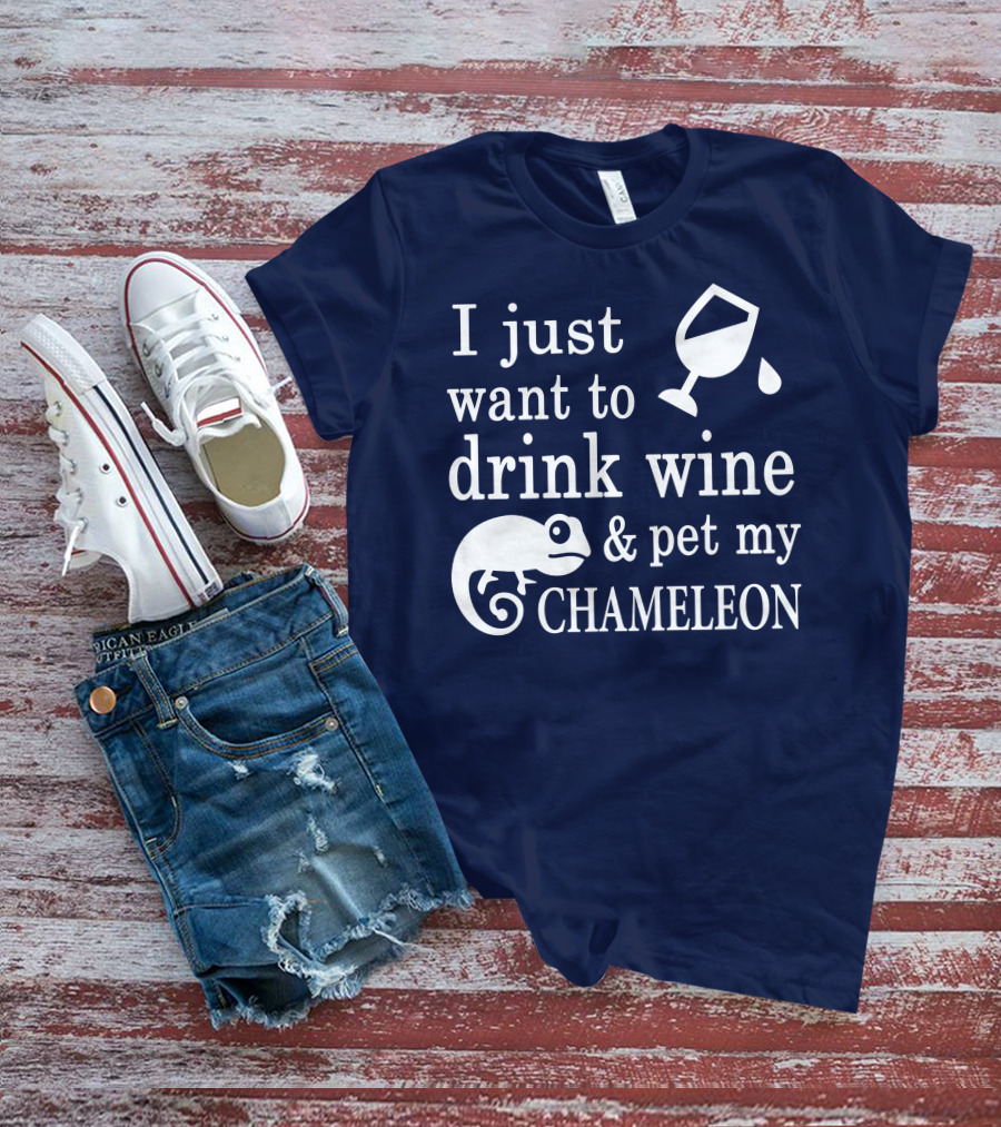 I Just Want To Drink Wine And Pet My Chameleon T-Shirt