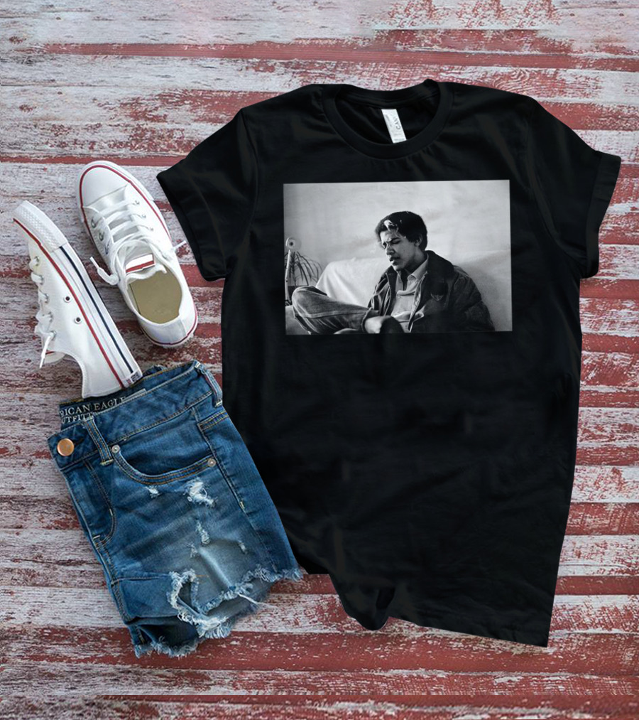 Vintage College Obama Black And White Photo Smoking Relaxed Mood T-Shirt