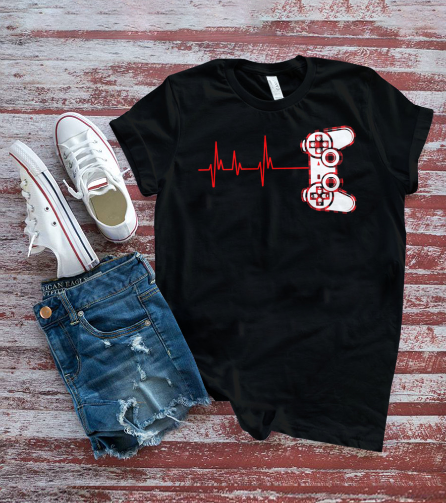 Heartbeat Red Buffalo Plaid Gamer Video Game Controller T-Shirt