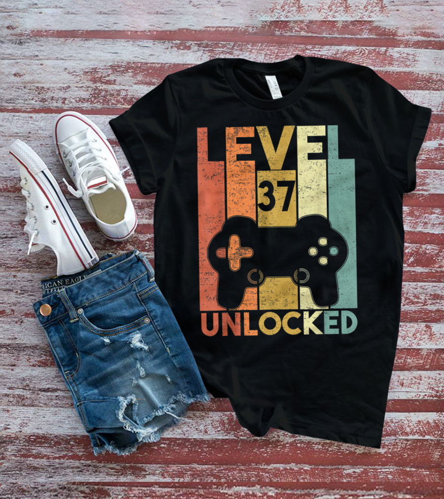 Level 37 Unlocked 1983 Birthday Gaming Controller T-Shirt