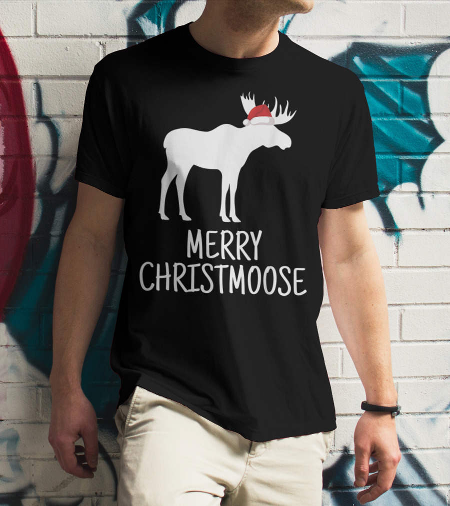 Merry Christmoose Funny Pun Animal Holiday Moose With Santa Hat T-Shirt