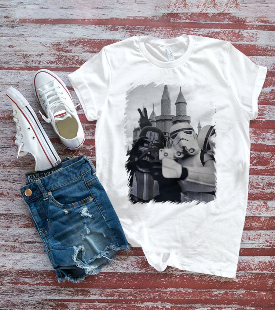 Selfie With Darth Vader And Stormtroopers At Disneyland Castle Star Wars T-Shirt