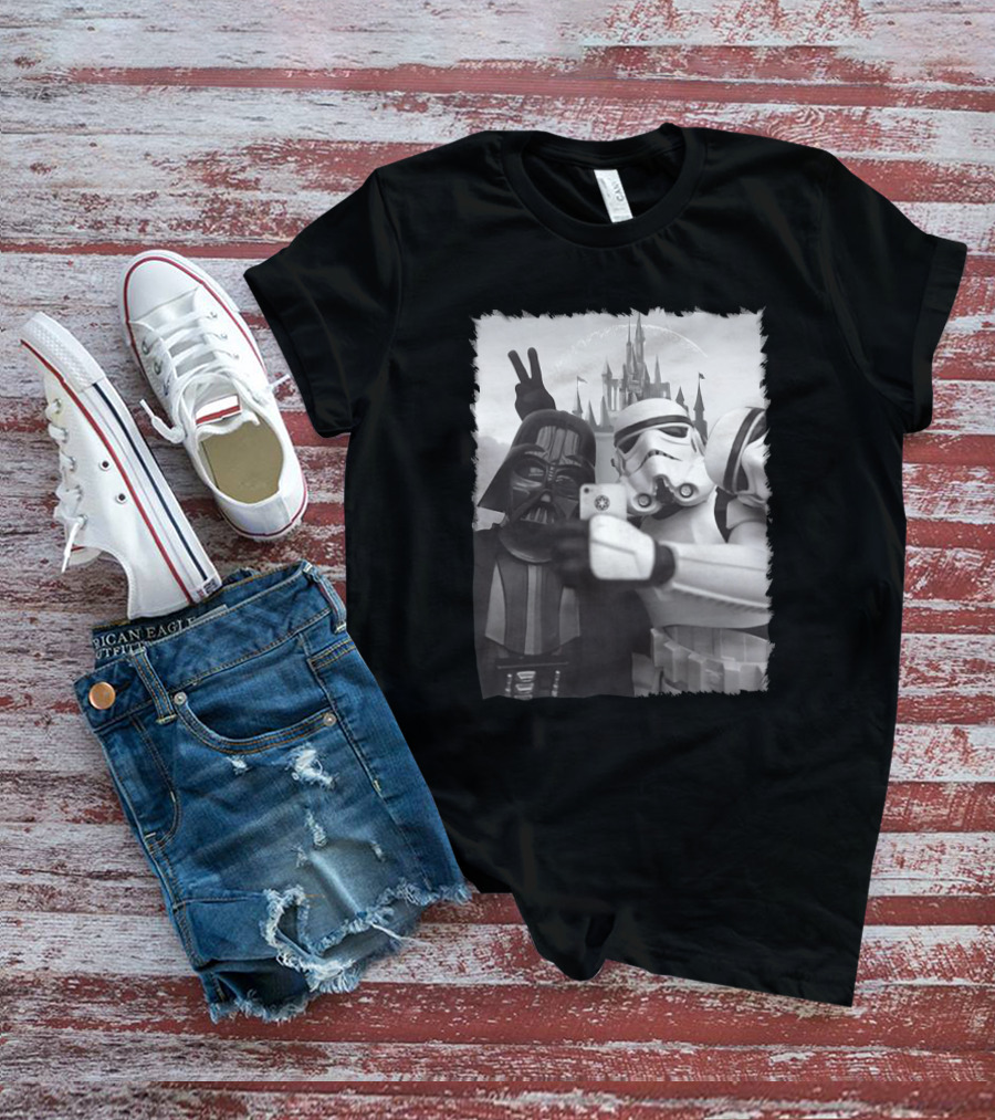 Selfie In Disneyworld Darth Vader Star Wars Stormtrooper Peace Sign Castle T-Shirt