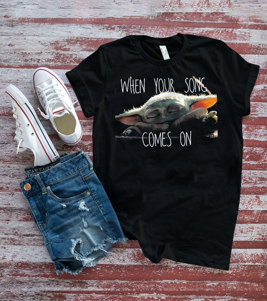 Baby Yoda Relaxing When Your Song Comes On T-Shirt