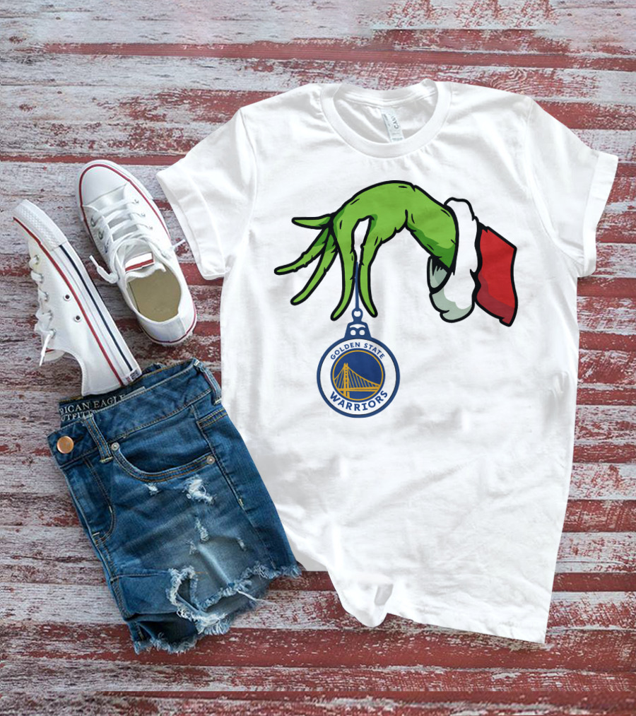 The Grinch Hand Holding Golden State Warriors T-Shirt