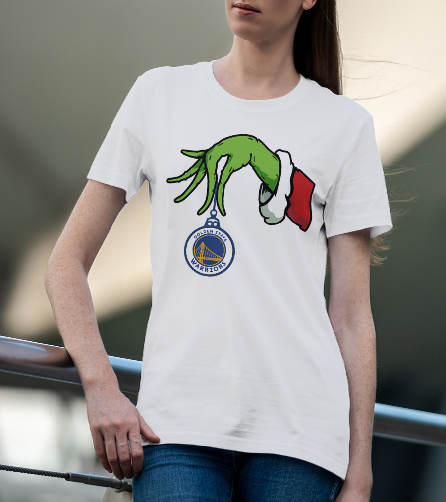The Grinch Hand Holding Golden State Warriors T-Shirt