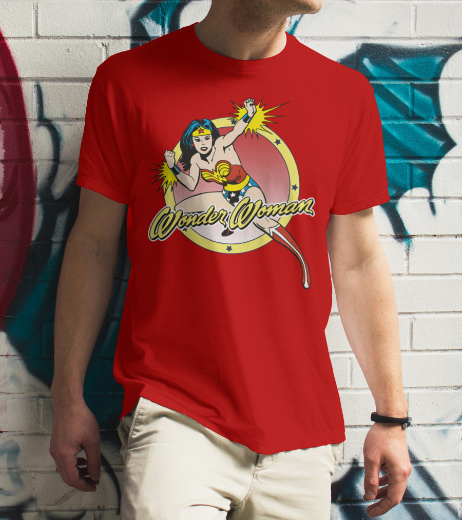 Wonder Woman Dynamic Heroic Pose Comic T-Shirt