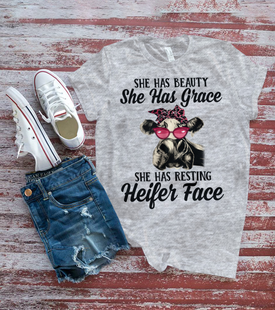 She Has Beauty She Has Grace She Has Resting Heifer Face T-Shirt