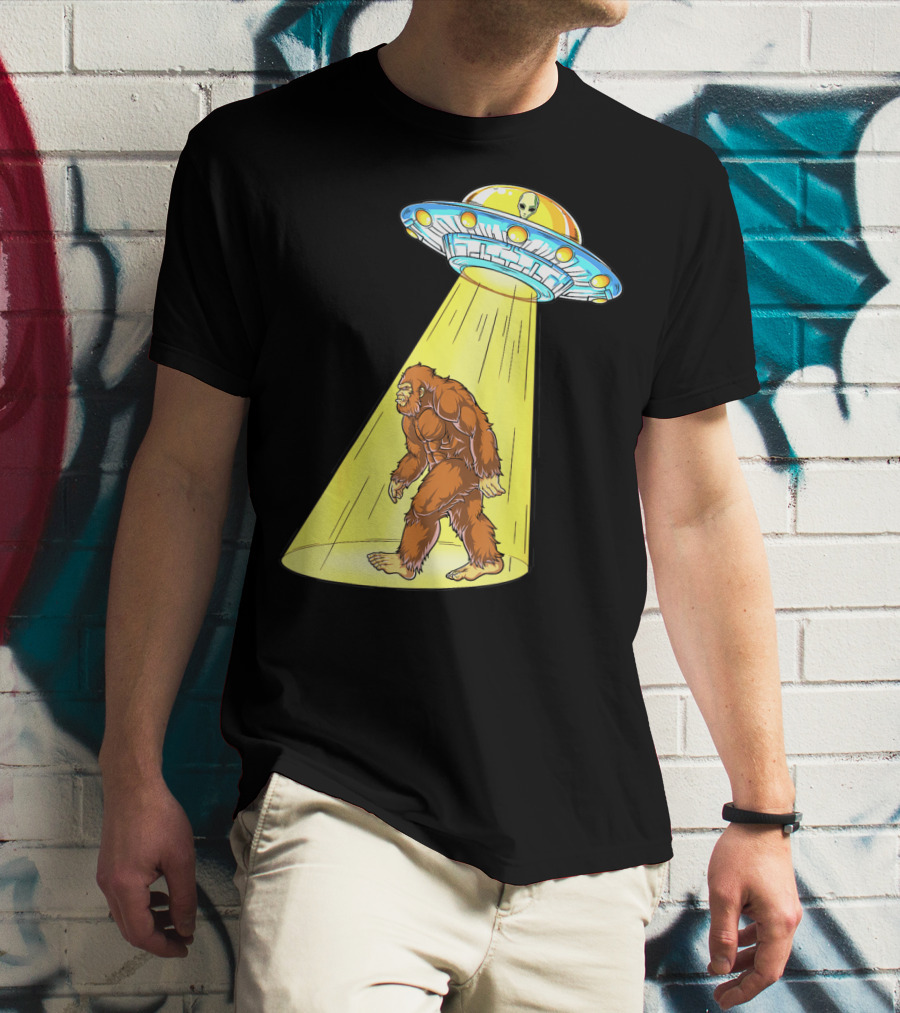 Bigfoot Sasquatch UFO Abduction Alien Flying Saucer T-Shirt
