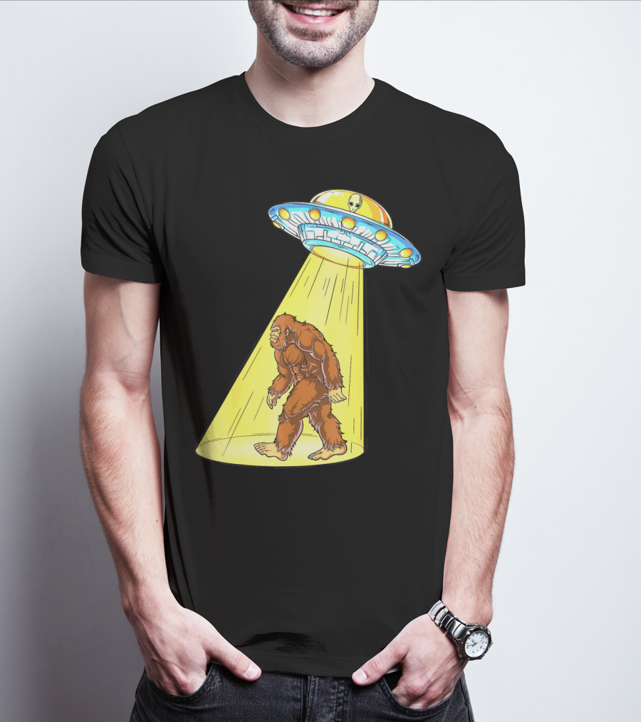 Bigfoot Sasquatch UFO Abduction Alien Flying Saucer T-Shirt