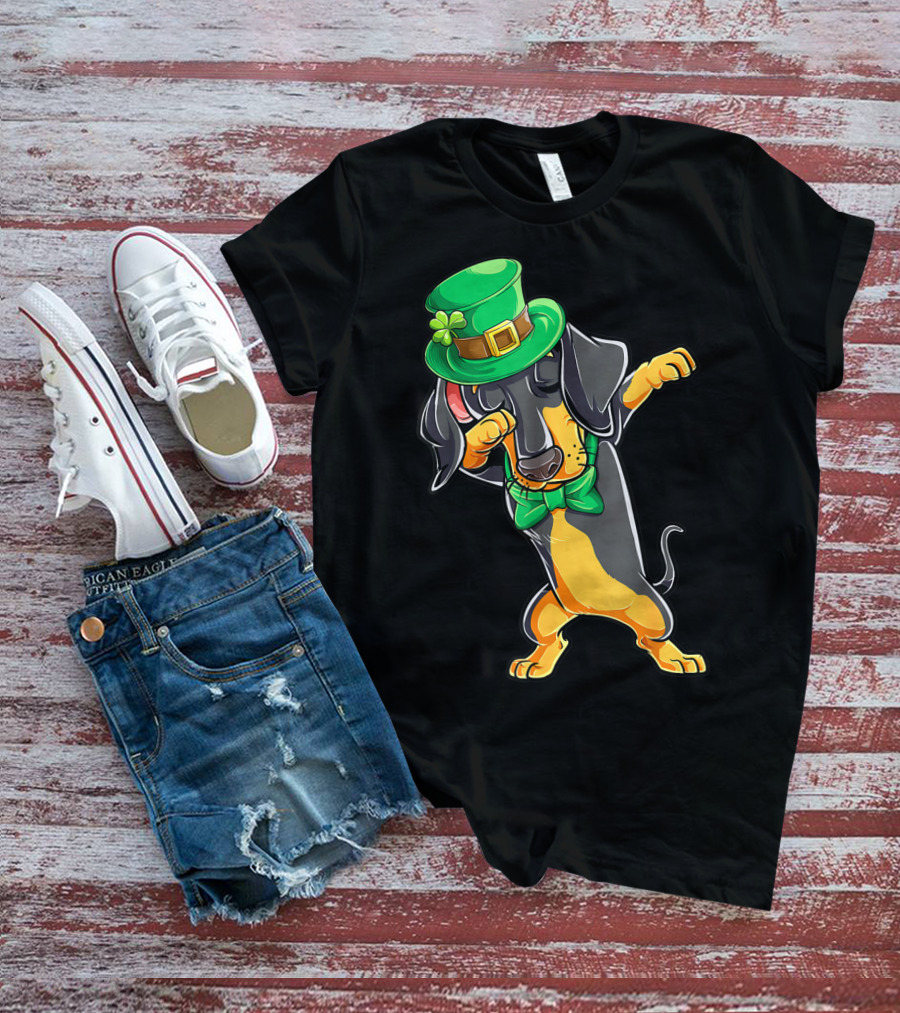 Dabbing Dachshund St Patricks Day Leprechaun Hat And Bow Tie T-Shirt