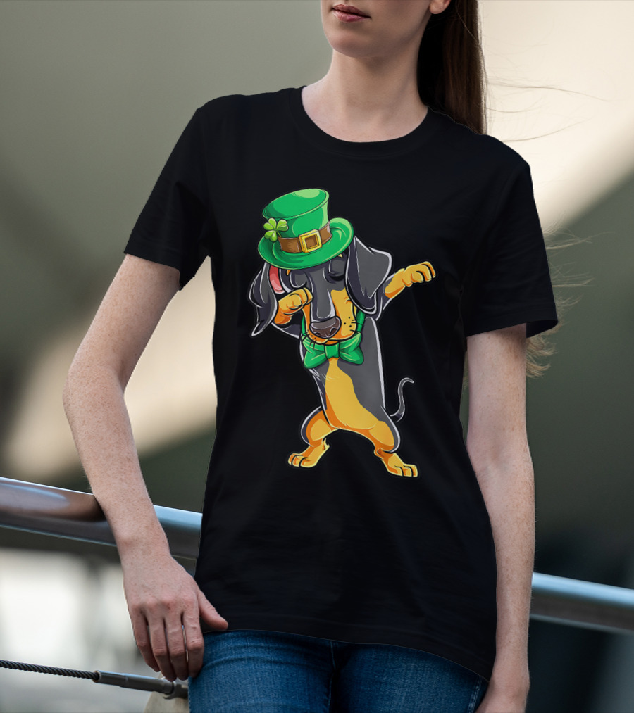 Dabbing Dachshund St Patricks Day Leprechaun Hat And Bow Tie T-Shirt