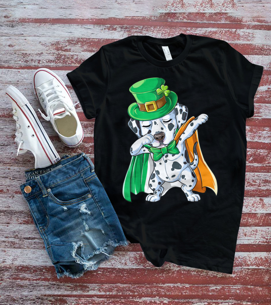 Dabbing Dalmatian St Patricks Day Leprechaun Irish Dog With Green Hat And Cape T-Shirt