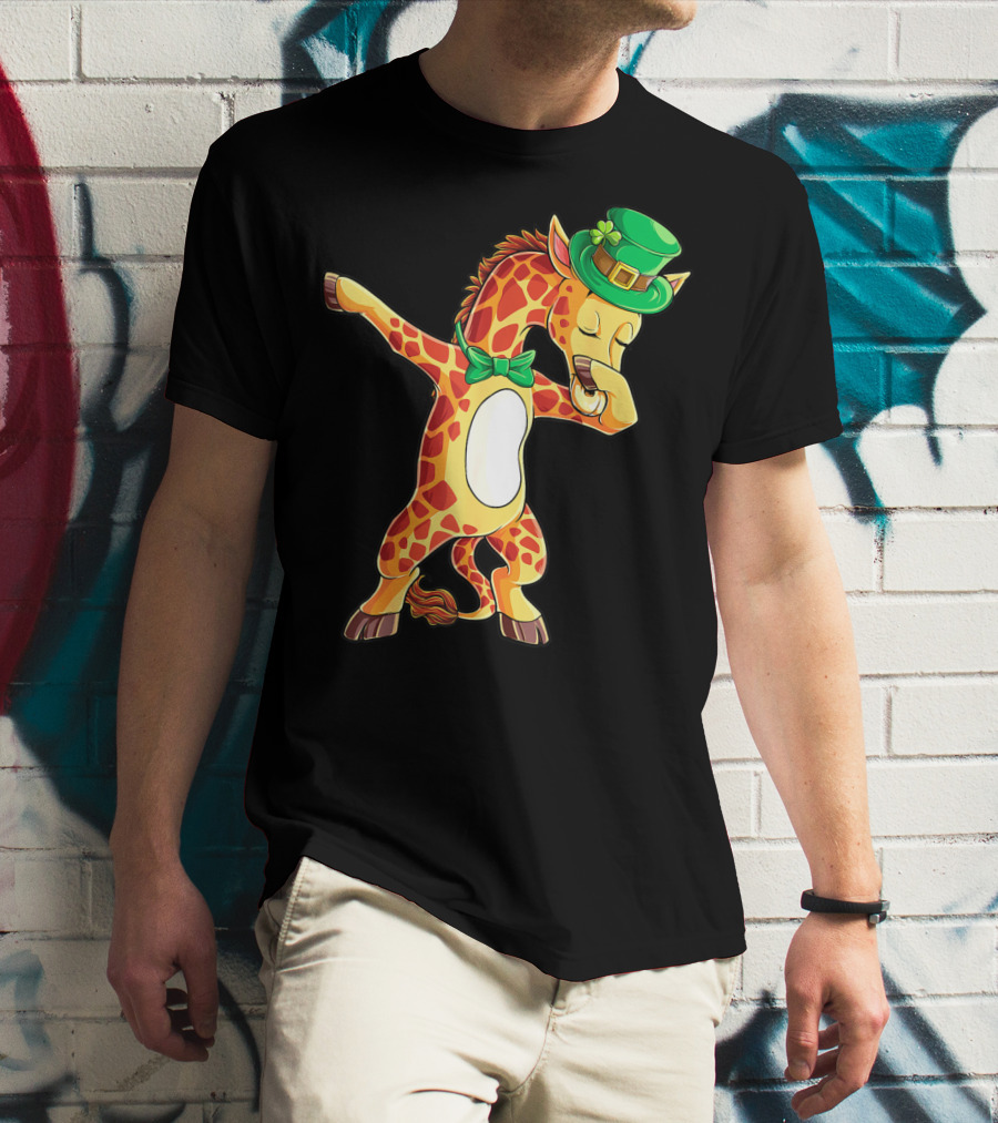 Dabbing Giraffe St Patricks Day Leprechaun Hat Green Bowtie T-Shirt