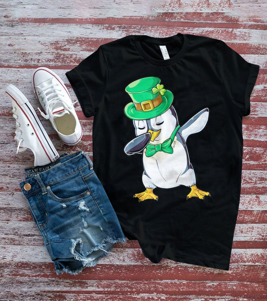 Dabbing Penguin St Patricks Day Leprechaun Hat And Bow Tie T-Shirt