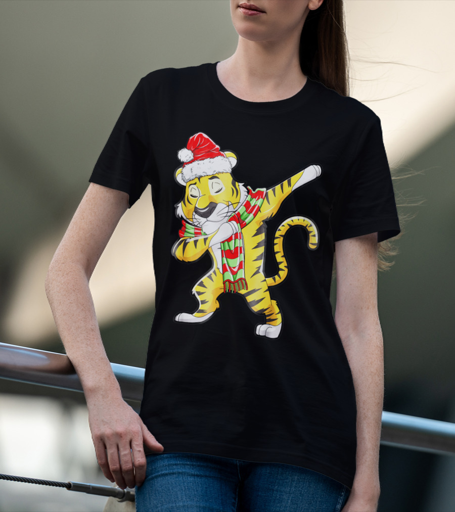 Dabbing Tiger Santa In Santa Hat And Festive Scarf T-Shirt