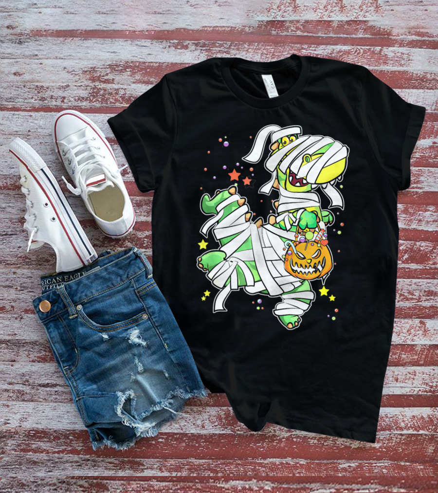 Halloween Mummy Dinosaur With Pumpkin Candy Basket T-Shirt