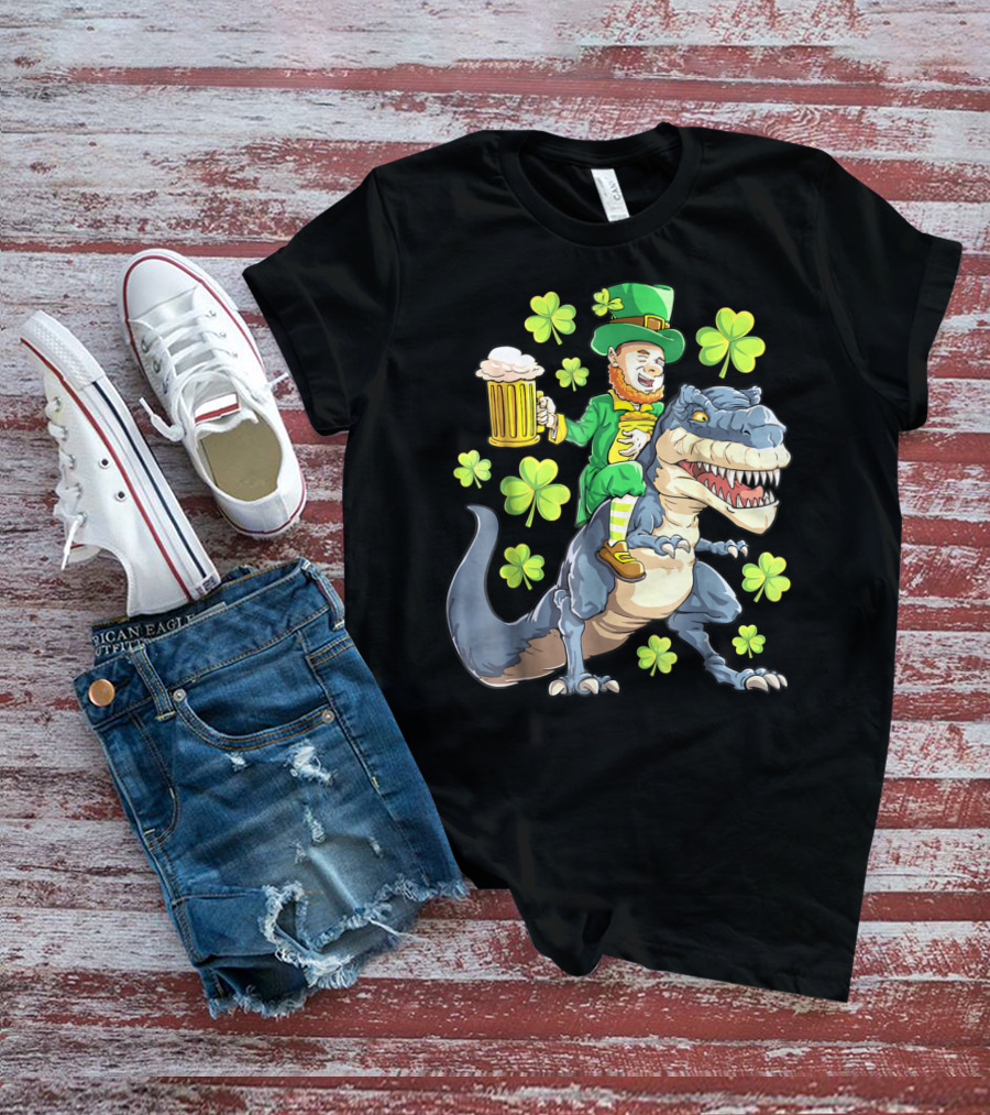 St Patricks Day Leprechaun Riding Dinosaur With Shamrocks And Beer T-Shirt